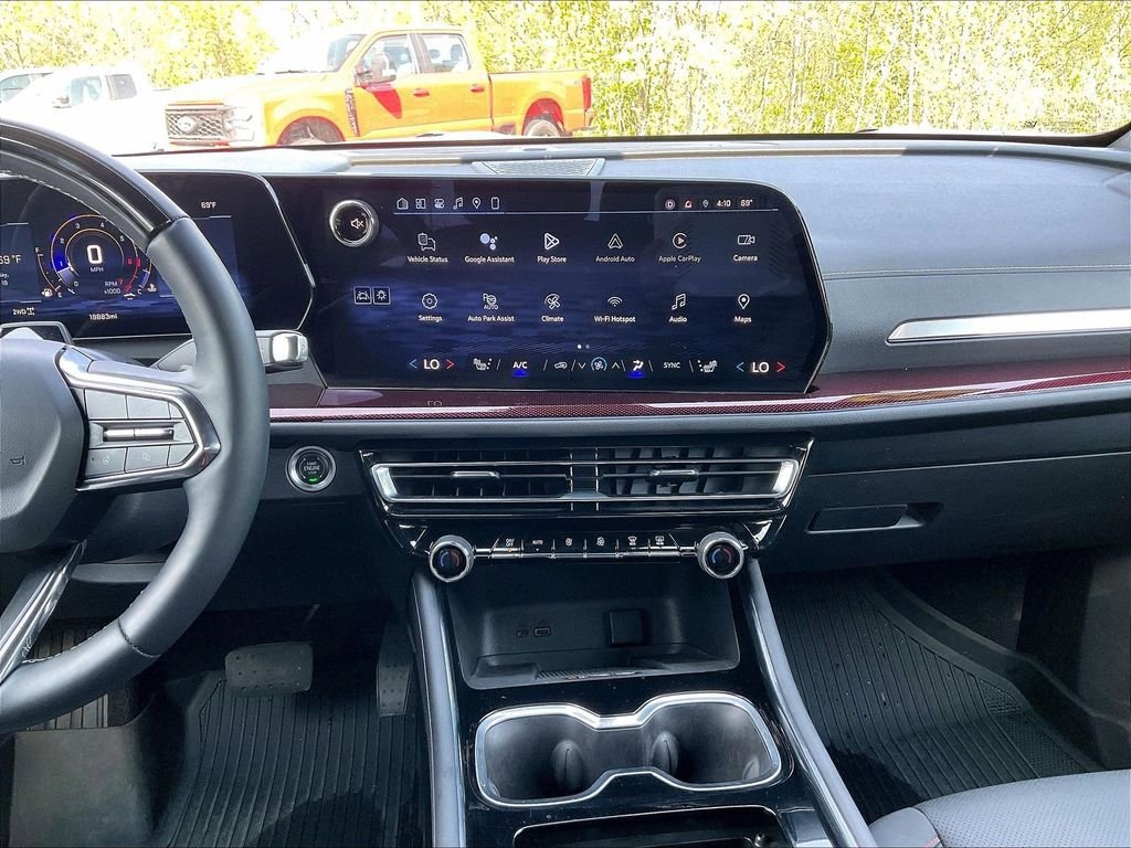 Used 2025 Chevrolet Traverse Z71 w/ Enhanced Driving Package AWD/4WD image 18