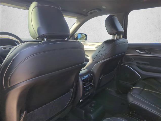 New 2025 Jeep Grand Cherokee L Limited w/ Black Appearance Package image 17