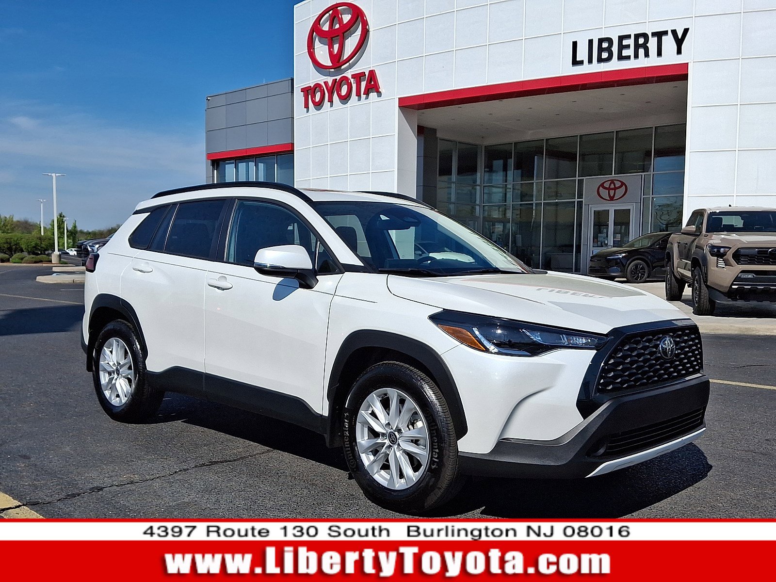 Used 2023 Toyota Corolla Cross LE w/ Moonroof Package image 1