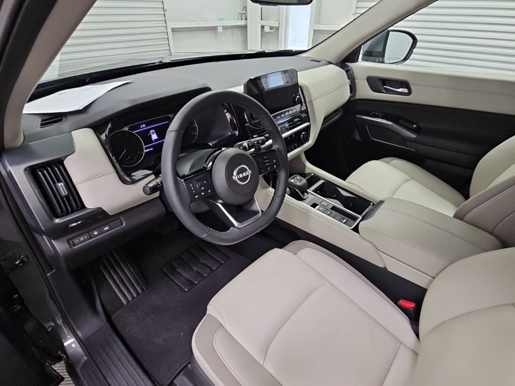Used 2025 Nissan Pathfinder SL FWD image 12