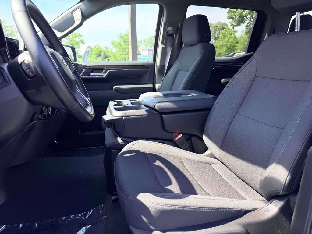 Used 2024 Chevrolet Silverado 1500 LT AWD/4WD image 15