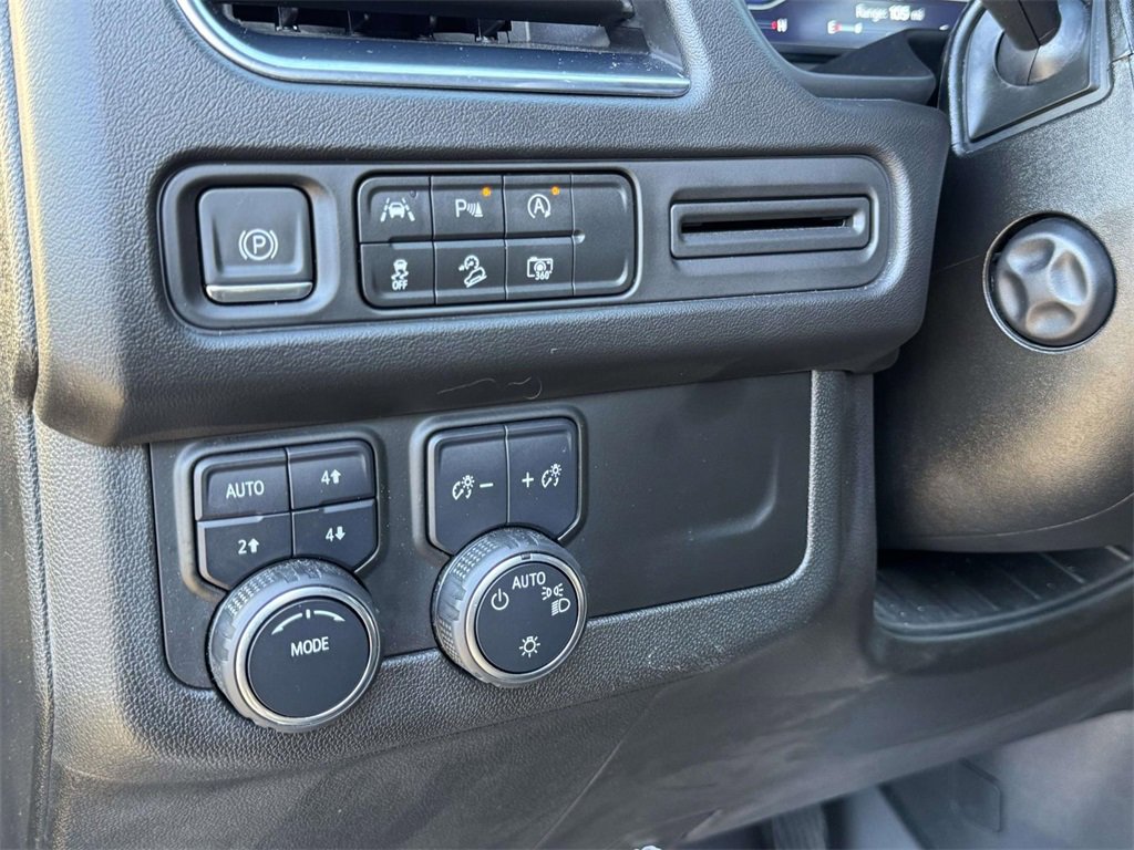 Used 2023 Chevrolet Suburban Z71 w/ Luxury Package image 9