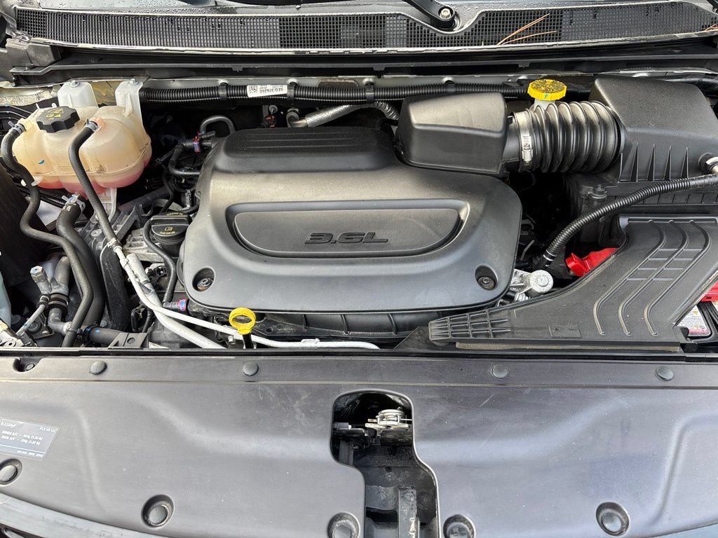Used 2024 Chrysler Pacifica Touring-L FWD image 12