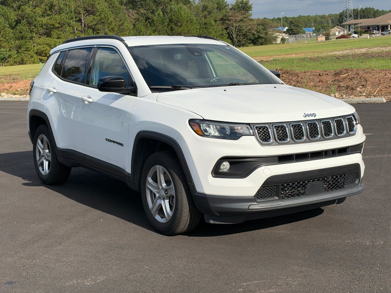 Used 2024 Jeep Compass Latitude AWD/4WD image 3