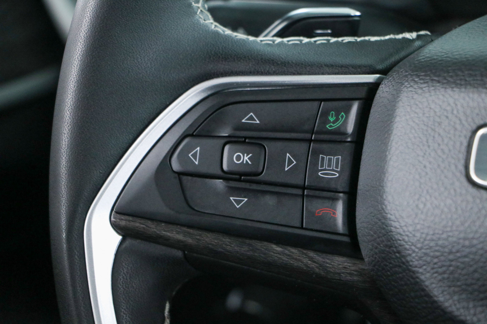 Used 2023 Jeep Grand Cherokee 4WD 4xe image 13