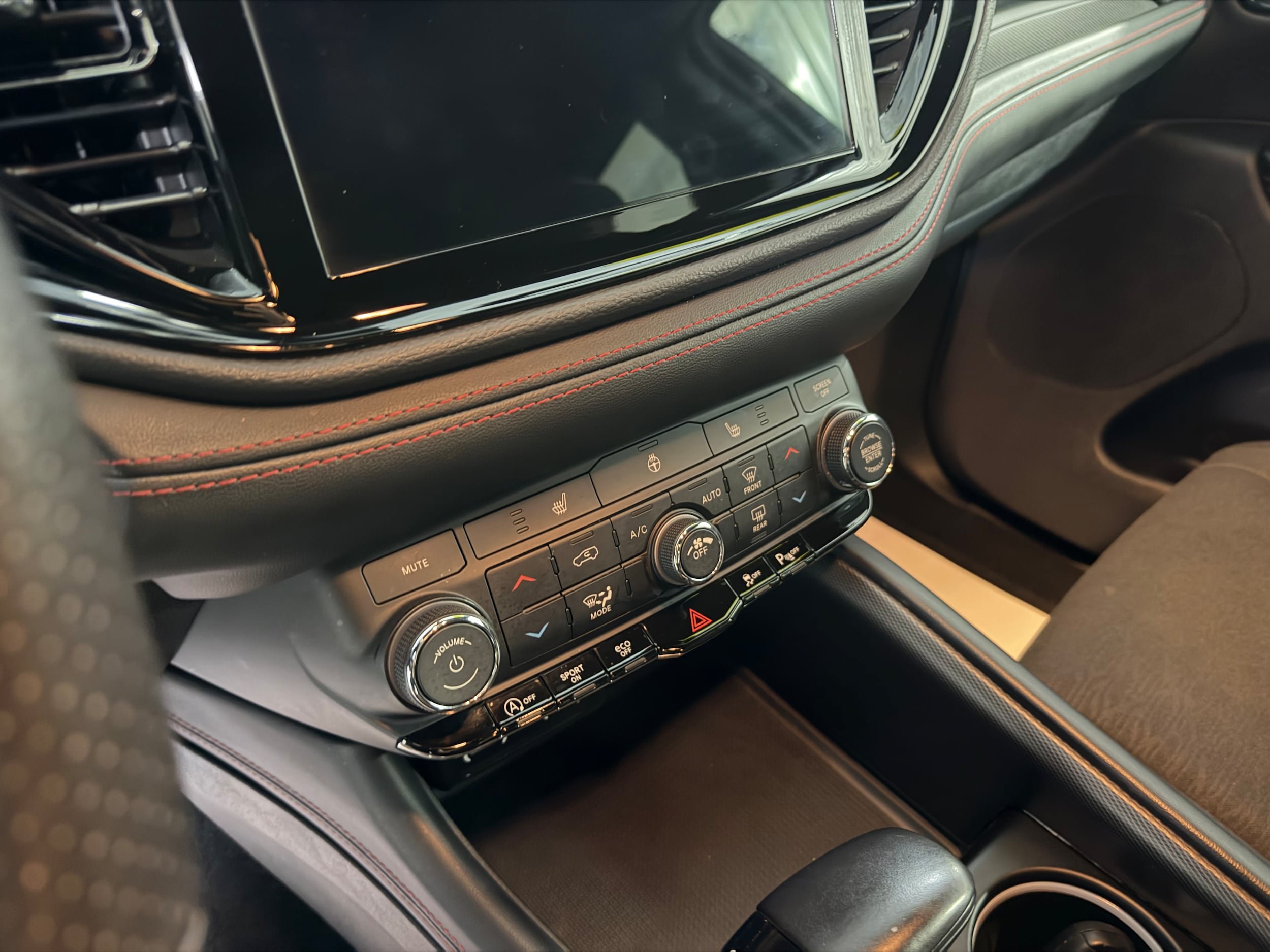 Used 2025 Dodge Durango GT AWD/4WD image 11