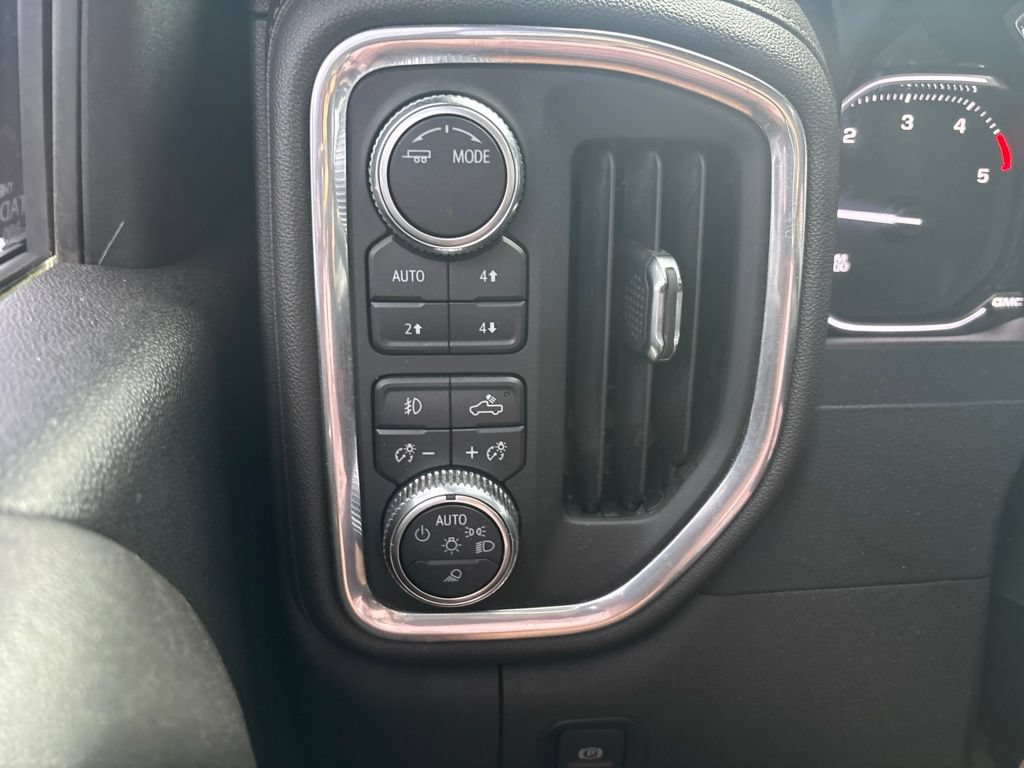 Used 2022 GMC Sierra 3500 SLT w/ SLT Premium Package AWD/4WD image 12