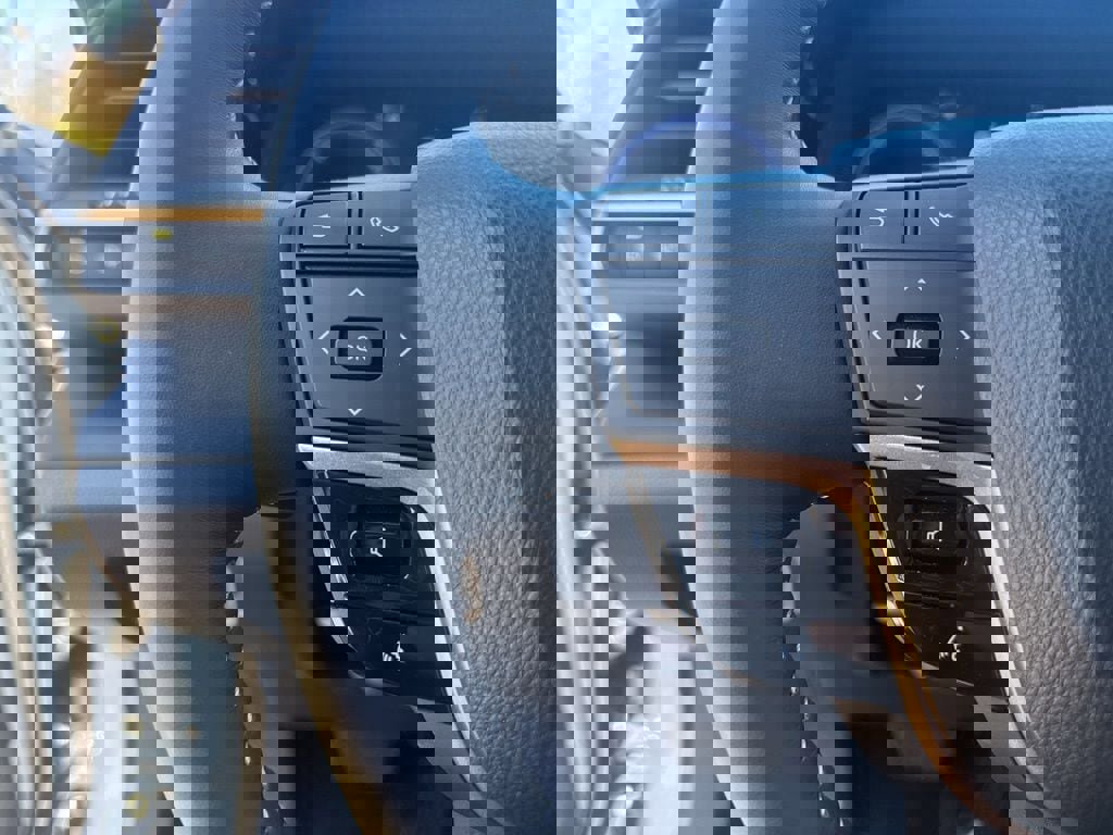 Used 2025 Toyota Crown Signia XLE image 17