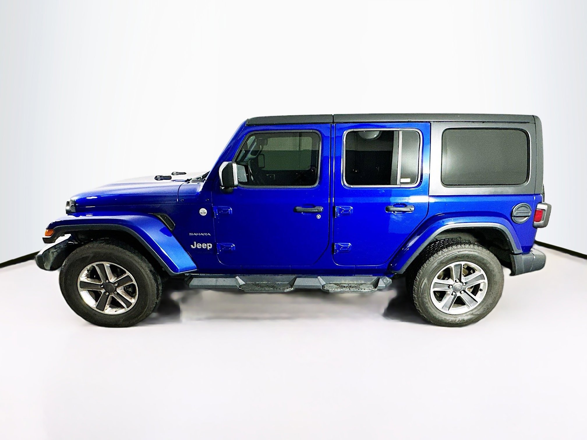 Used 2019 Jeep Wrangler Unlimited Sahara AWD/4WD image 4