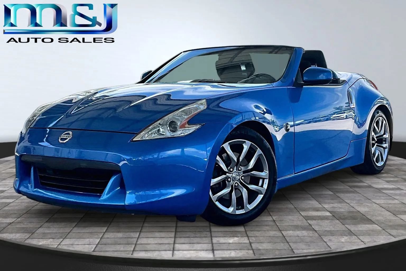 Used 2010 Nissan 370Z Roadster RWD image 1