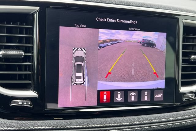 Used 2023 Chrysler Pacifica Touring-L AWD/4WD image 22