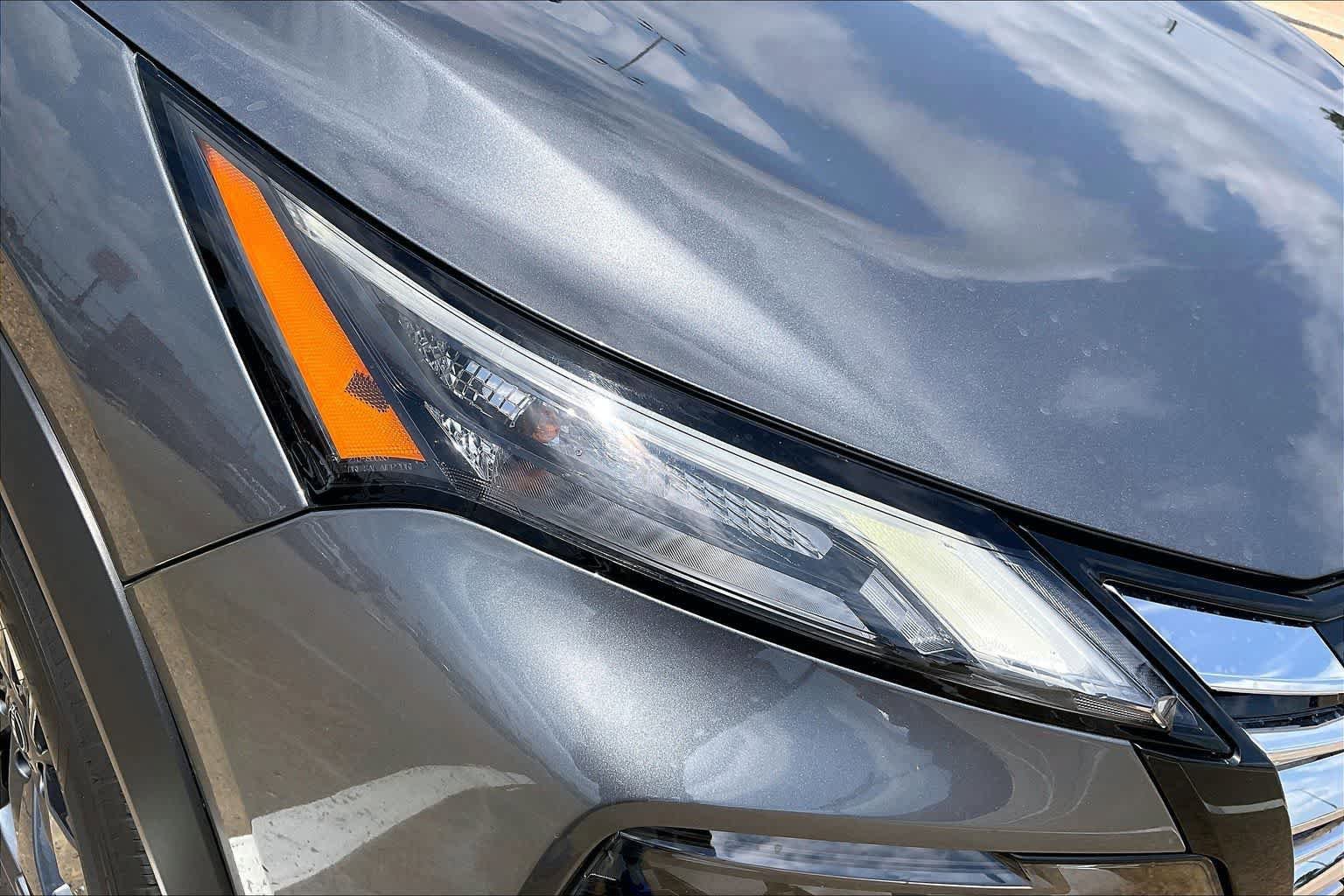 Used 2025 Nissan Rogue SV FWD image 28