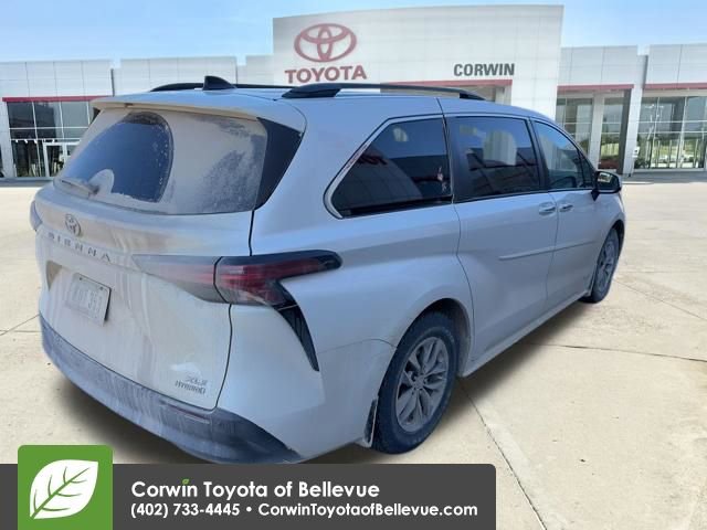 Used 2021 Toyota Sienna XLE w/ XLE Plus Package image 3
