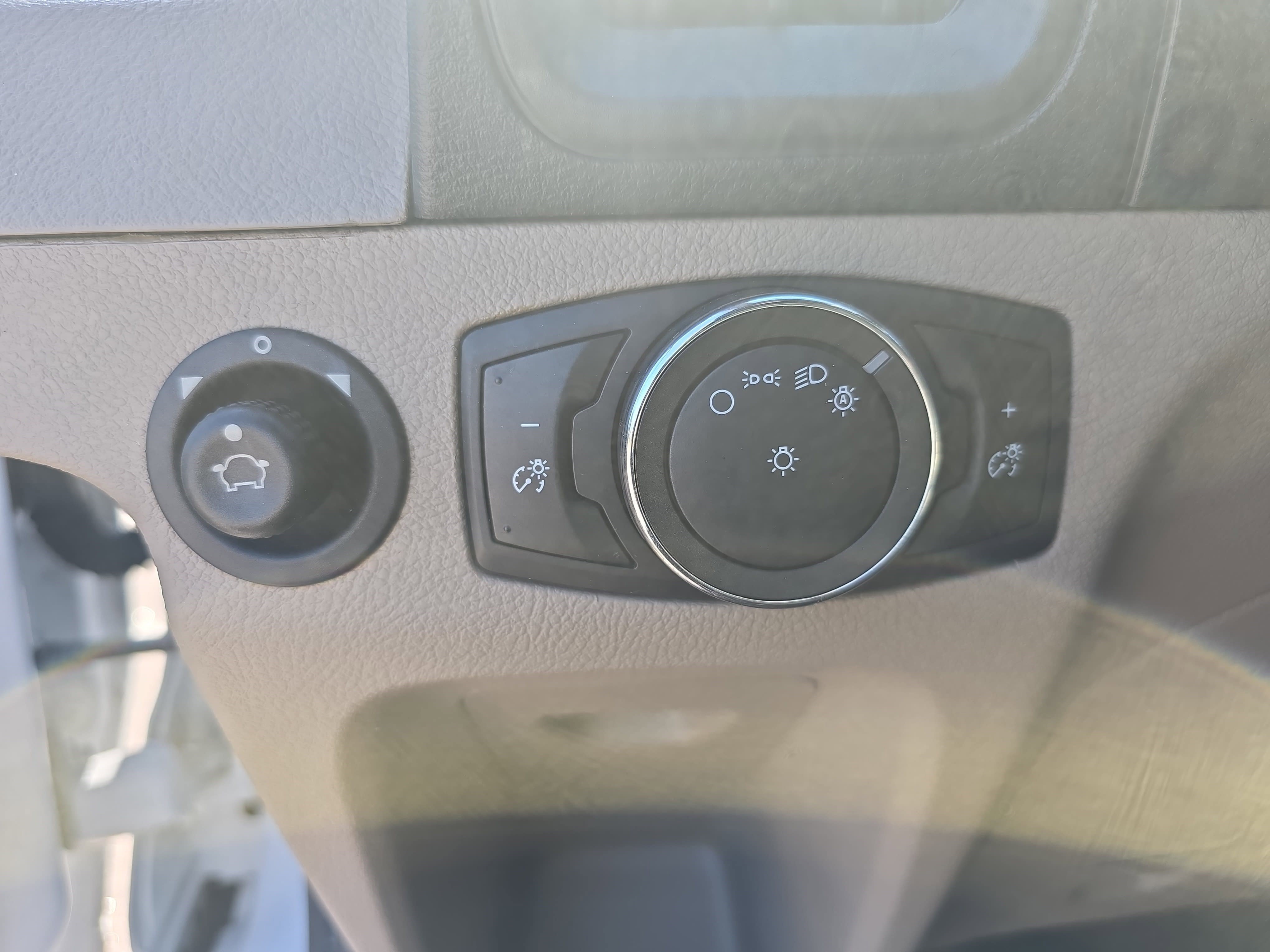 Used 2016 Ford Transit 150 XLT image 27