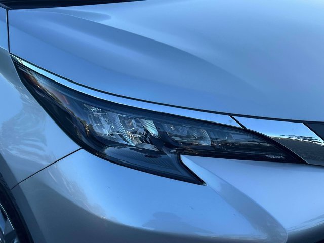 Certified 2024 Toyota Sienna XLE w/ XLE Plus Package AWD/4WD image 13