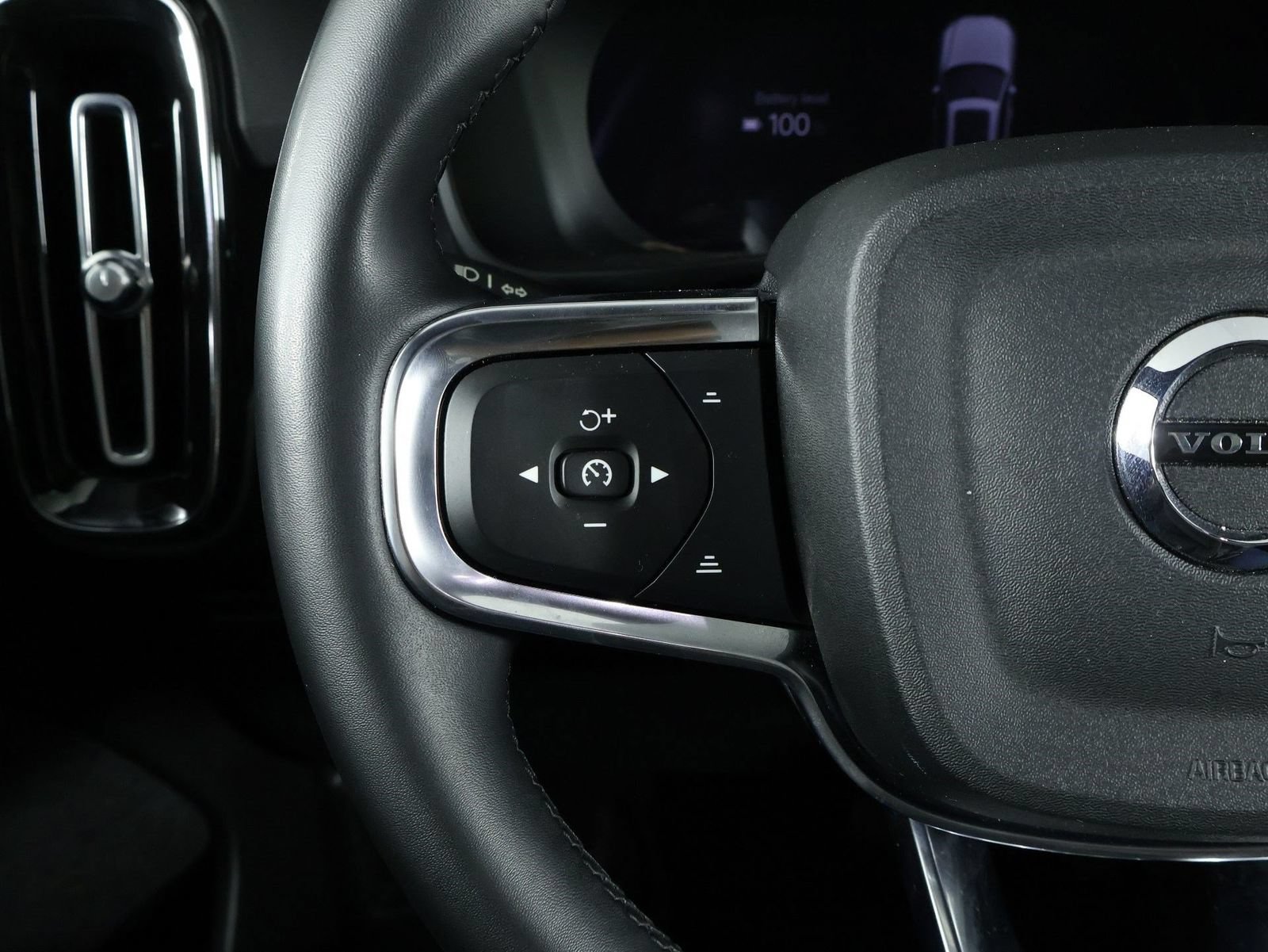 Used 2023 Volvo XC40 Recharge Plus w/ Protection Package Premier AWD/4WD image 10