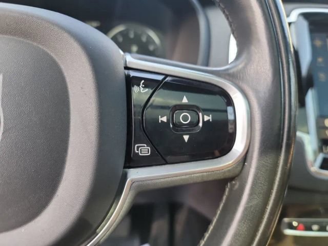 Used 2018 Volvo XC90 T6 Momentum w/ Convenience Package AWD/4WD image 25