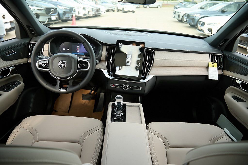 New 2026 Volvo XC90 T8 Plus w/ Protection Package Premier image 24