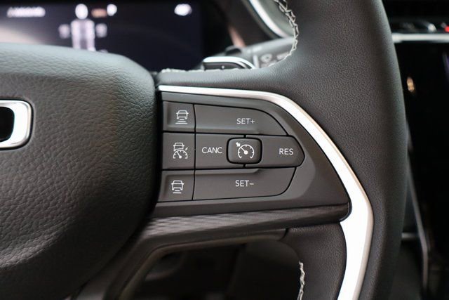 New 2025 Jeep Grand Cherokee Altitude image 14