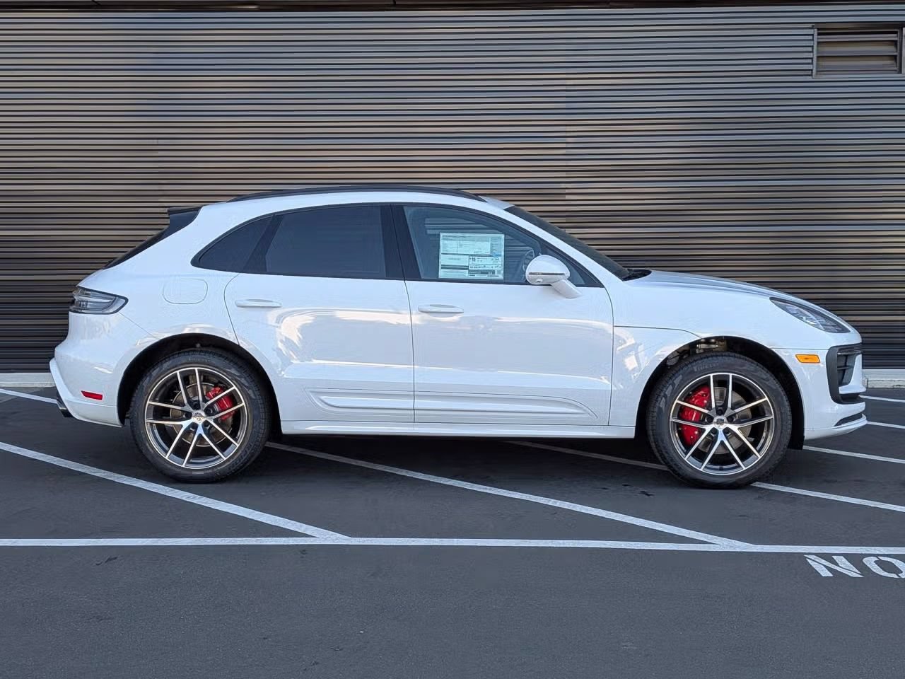 Certified 2025 Porsche Macan S AWD/4WD image 8