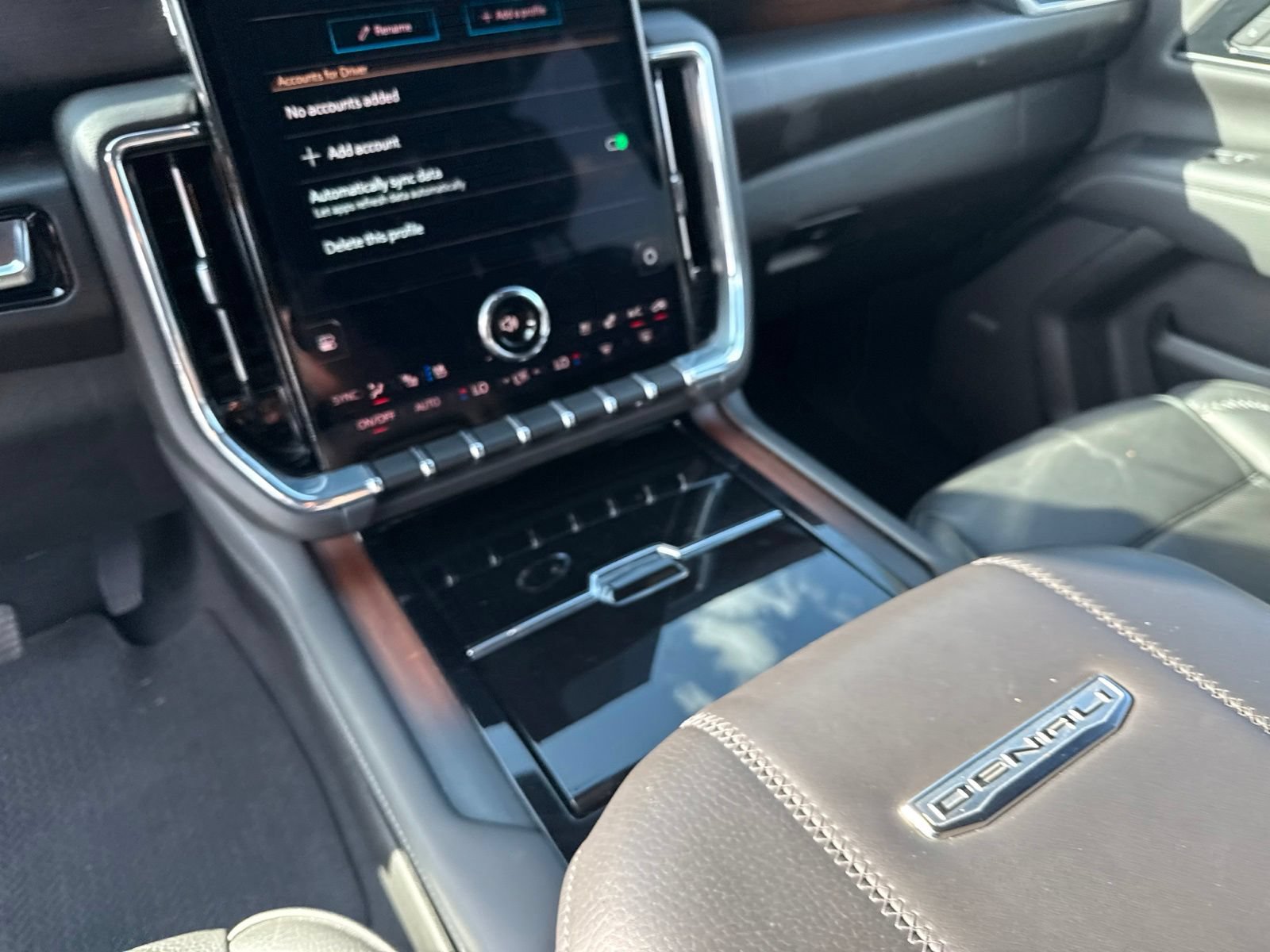 Used 2025 GMC Yukon Denali AWD/4WD image 28