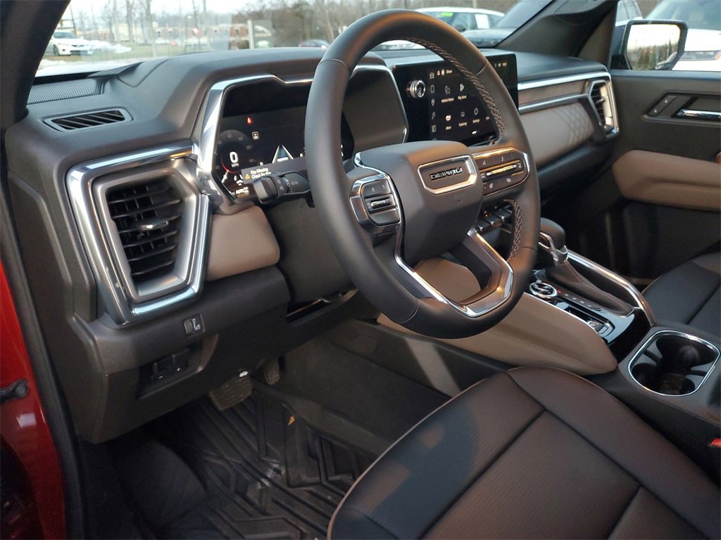 Used 2025 GMC Canyon Denali image 8