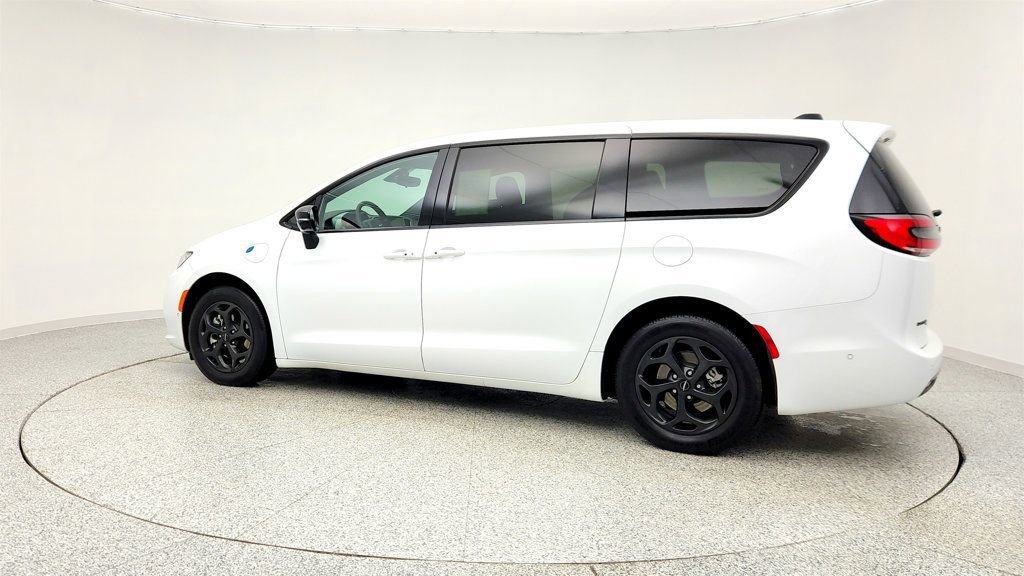 Used 2024 Chrysler Pacifica Limited FWD image 7