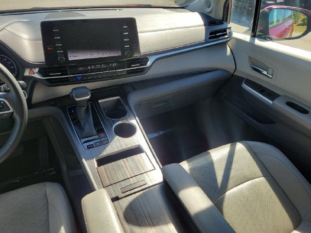 Used 2023 Toyota Sienna Limited FWD image 17