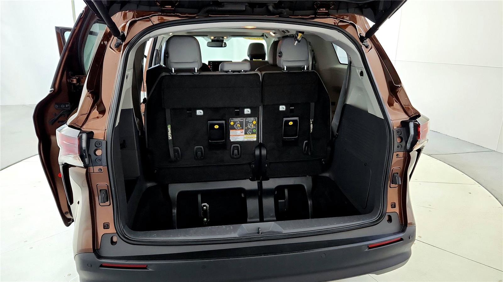 Certified 2024 Toyota Sienna XLE image 20