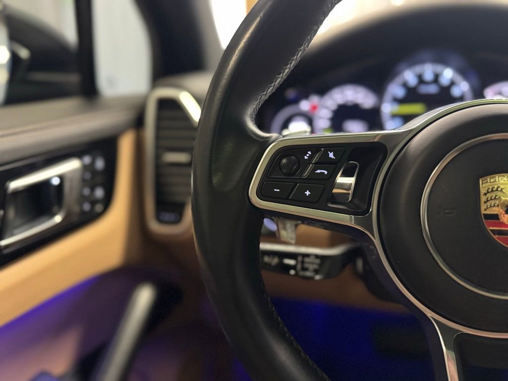 Certified 2023 Porsche Cayenne Platinum Edition image 19