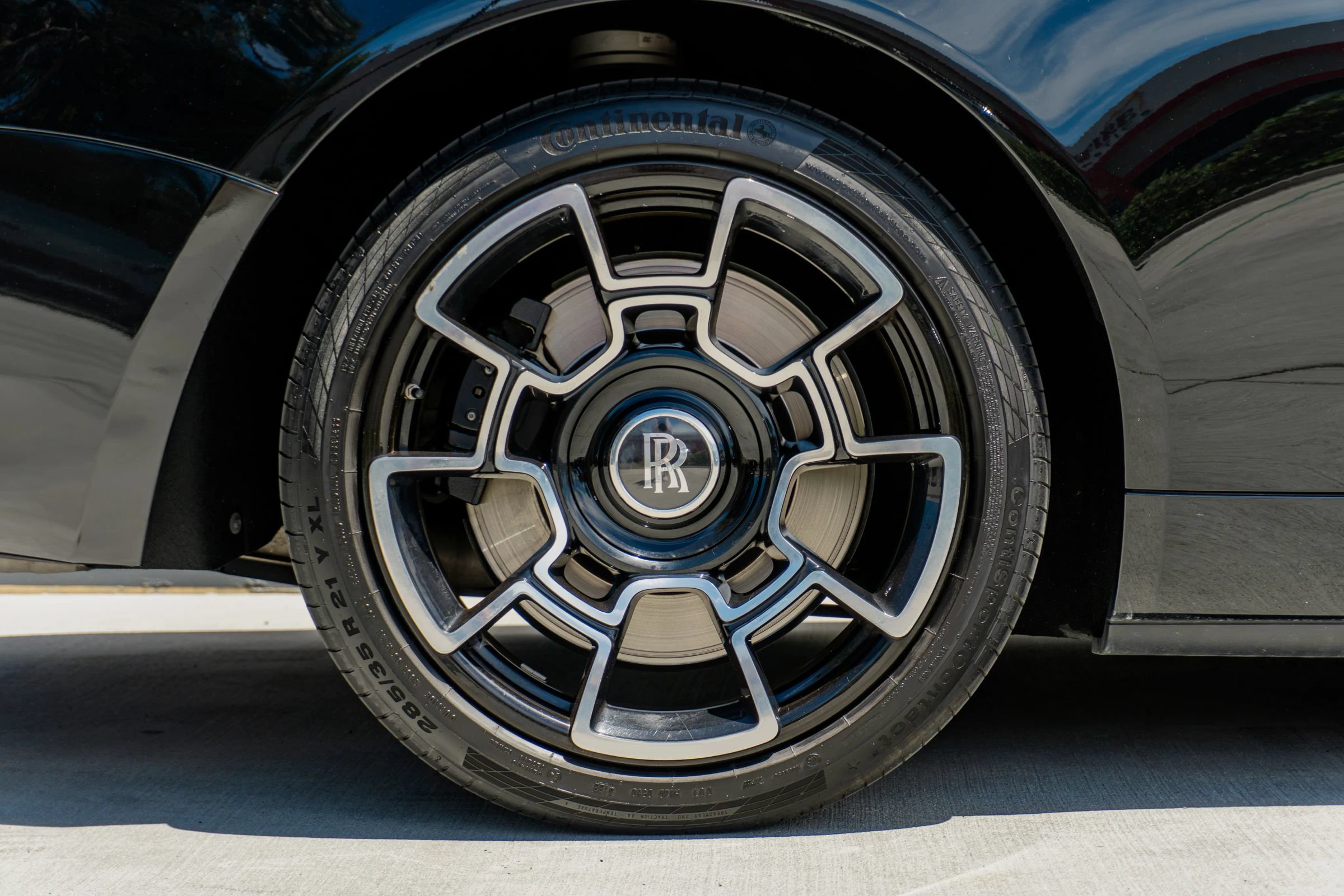 Used 2018 Rolls-Royce Dawn RWD image 35