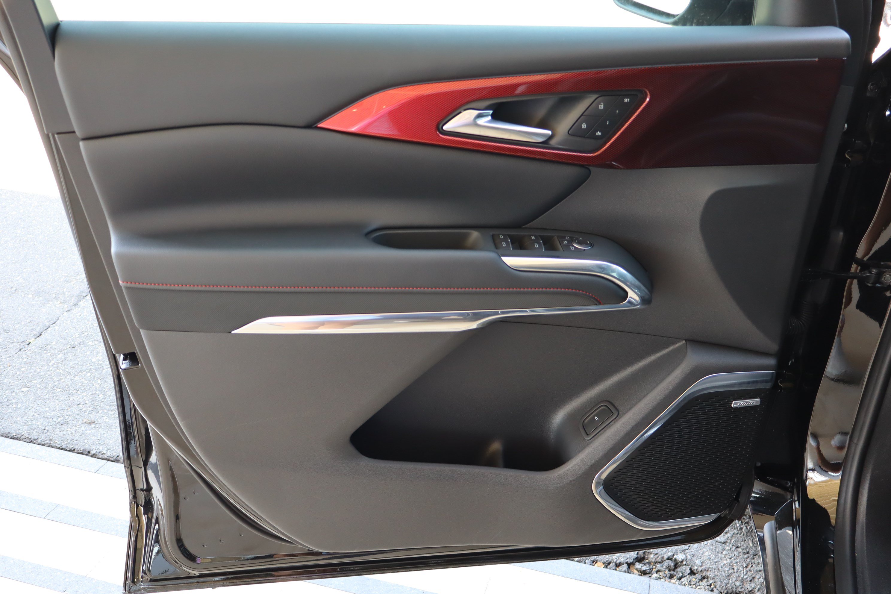 New 2026 Chevrolet Traverse RS w/ LPO, Floor Liner Package FWD image 10