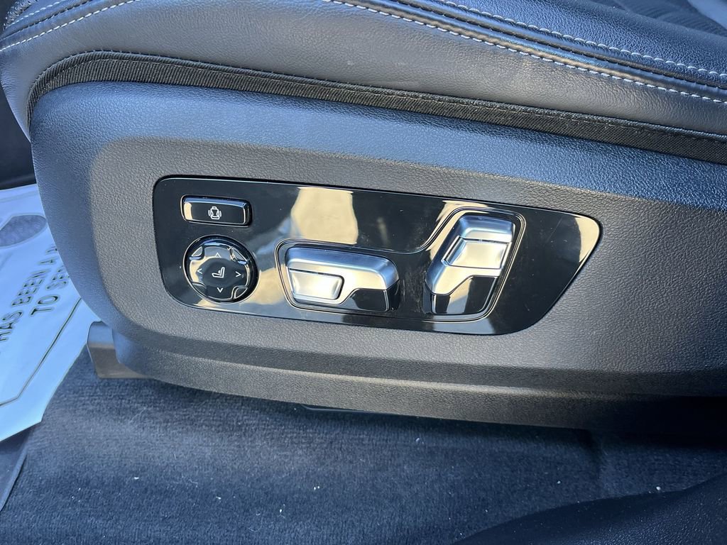 Certified 2024 BMW X7 xDrive40i w/ M Sport Package image 12