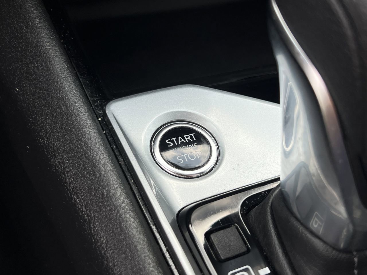 Used 2024 Nissan Altima 2.5 SV FWD image 17