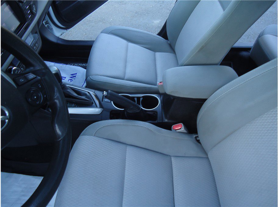 Used 2015 Toyota Corolla LE FWD image 18