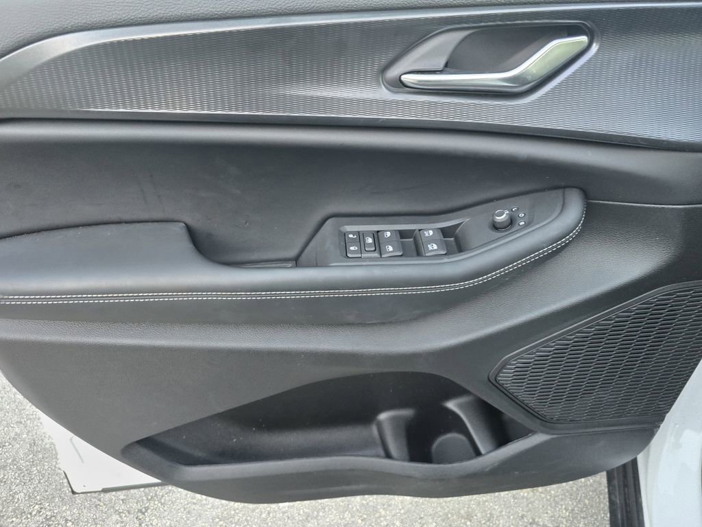 Used 2025 Jeep Grand Cherokee L Laredo image 16