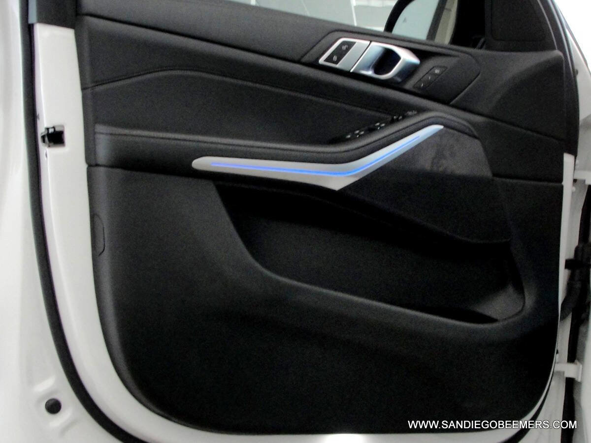 Used 2022 BMW X5 sDrive40i w/ M Sport Package image 17