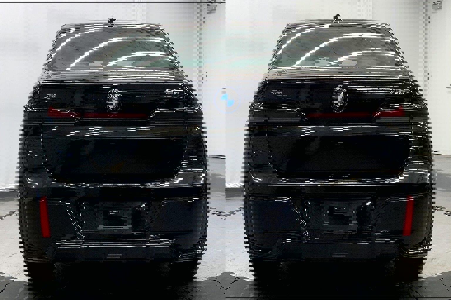 Certified 2024 BMW 750e xDrive w/ Executive Package image 3