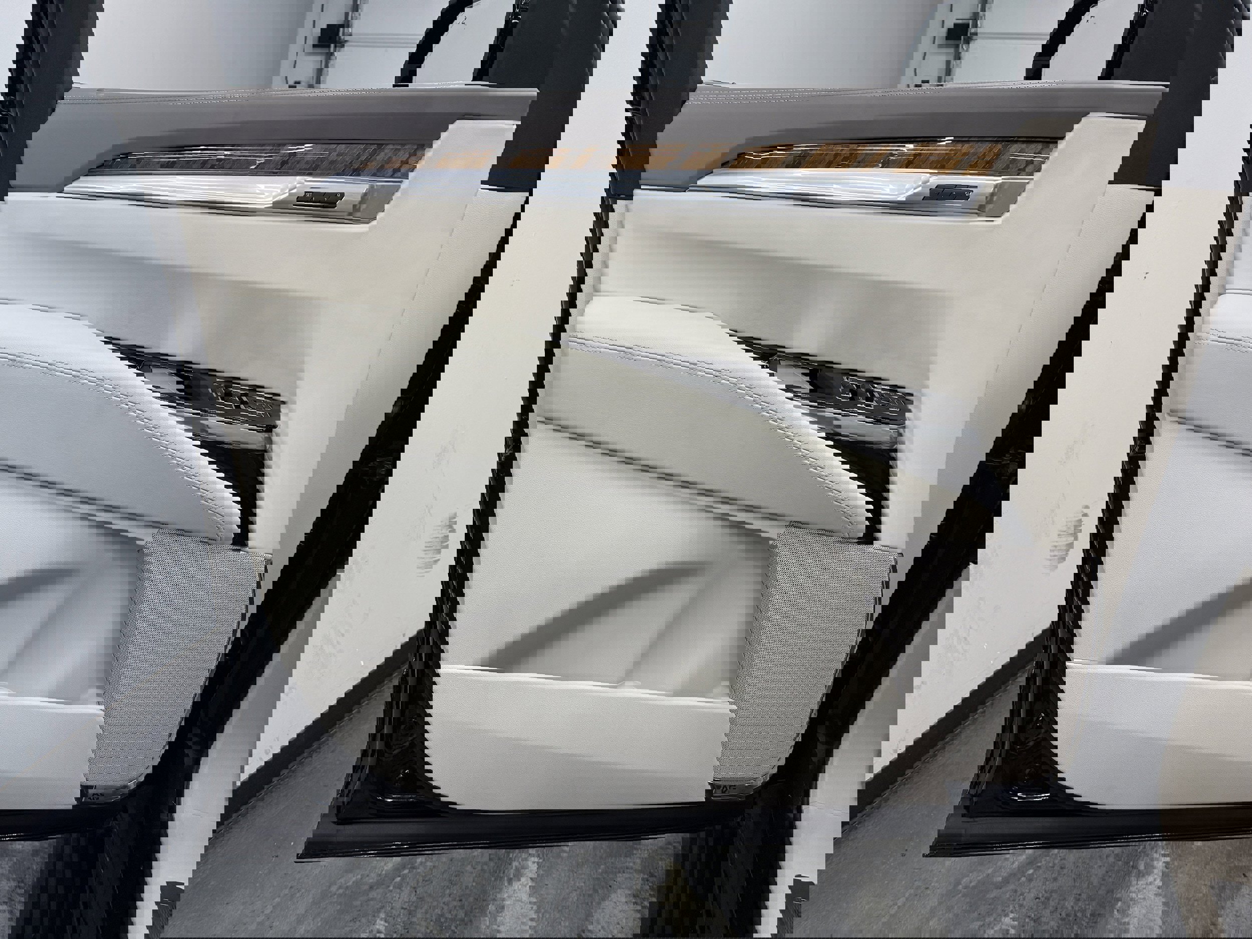 Used 2025 Cadillac Escalade ESV Sport Platinum image 11