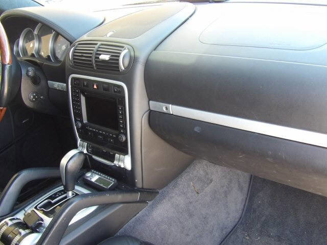 Used 2004 Porsche Cayenne Turbo image 19