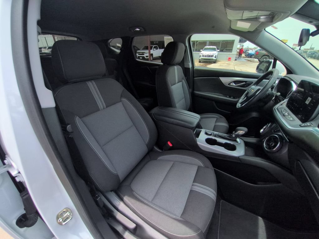 Used 2025 Chevrolet Blazer LT FWD image 30