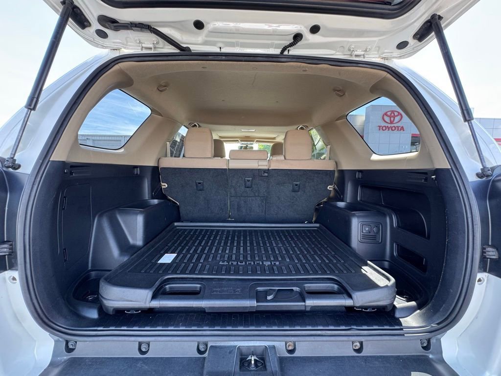 Used 2011 Toyota 4Runner SR5 w/ Convenience Pkg image 11