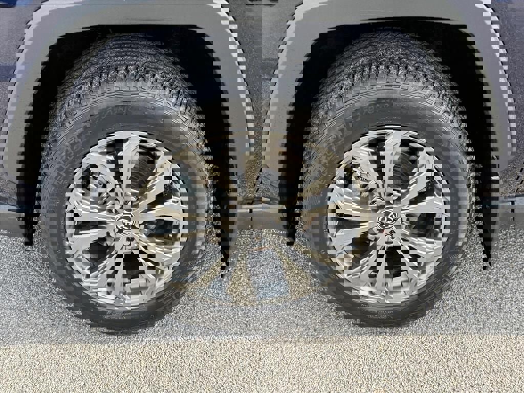 Used 2022 Toyota RAV4 Limited image 13