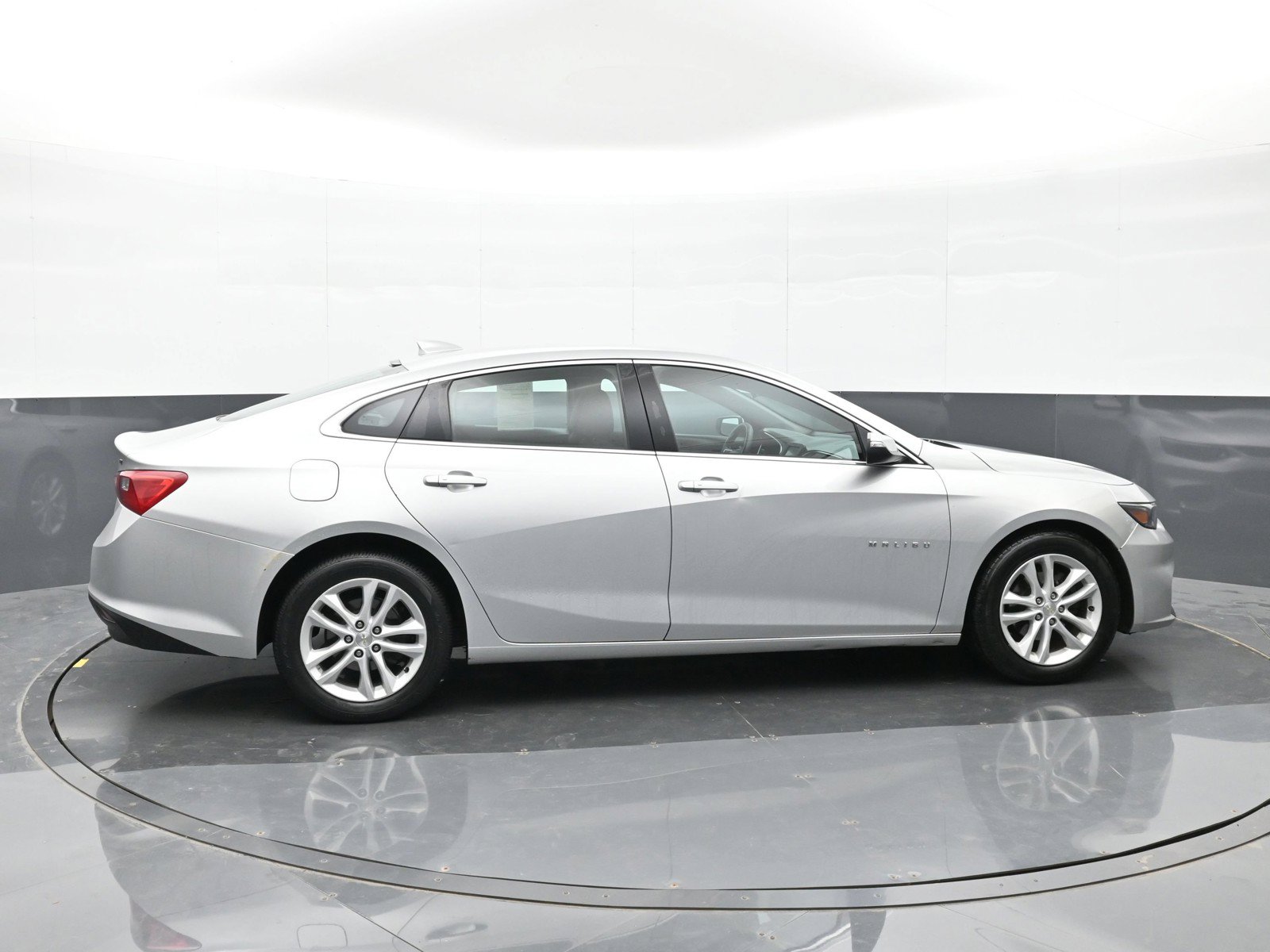 Used 2018 Chevrolet Malibu LT FWD image 9