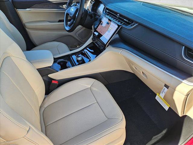 New 2025 Jeep Grand Cherokee L Limited w/ Luxury Tech Group II RWD image 17