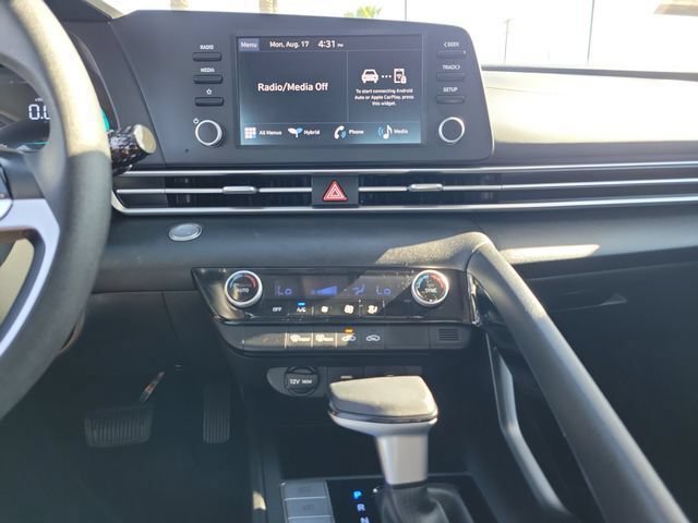 Certified 2026 Hyundai Elantra Hybrid FWD image 15