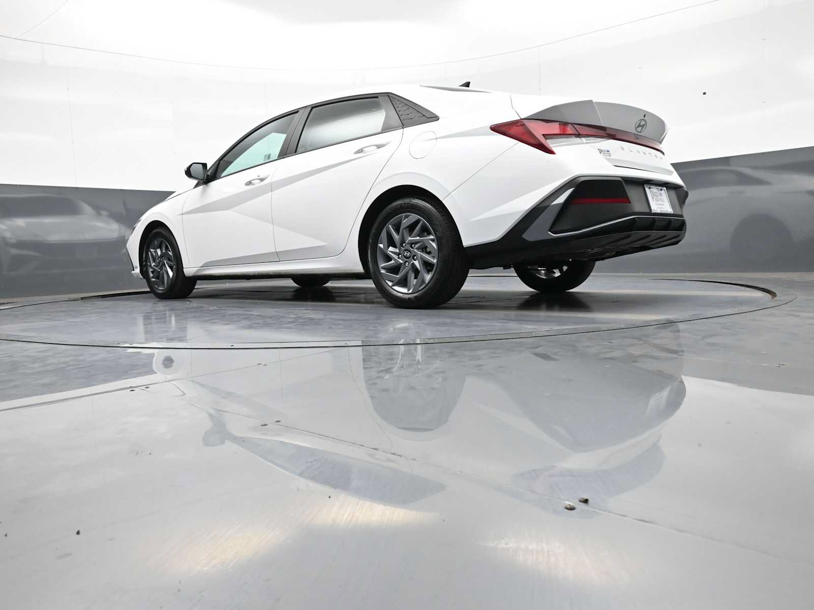 Certified 2024 Hyundai Elantra SEL FWD image 30