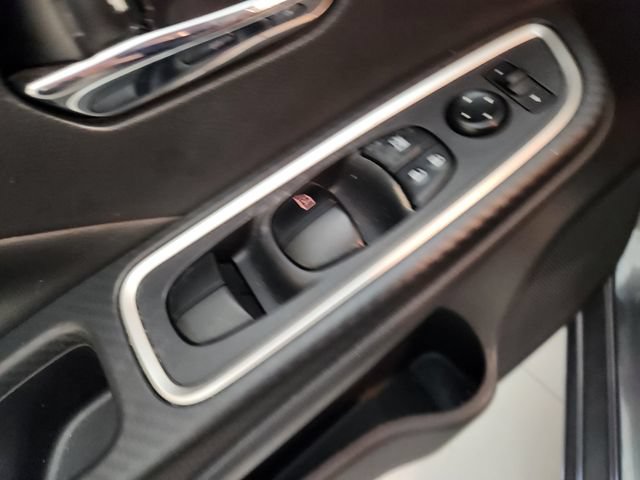 Used 2022 Nissan Versa SR w/ Convenience Package FWD image 22