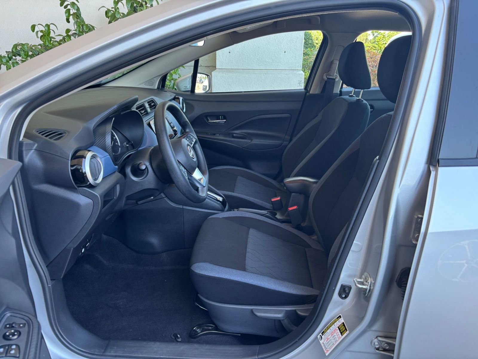 Used 2025 Nissan Versa SV FWD image 27