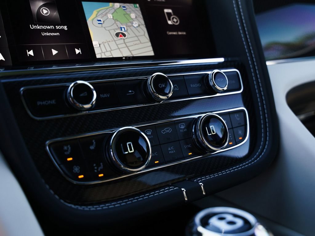 Used 2025 Bentley Bentayga Extended Wheelbase AWD/4WD image 9